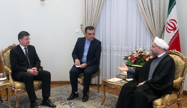 روحاني يهزأ من التحالف الدولي ضد داعش ويصفه بـ 