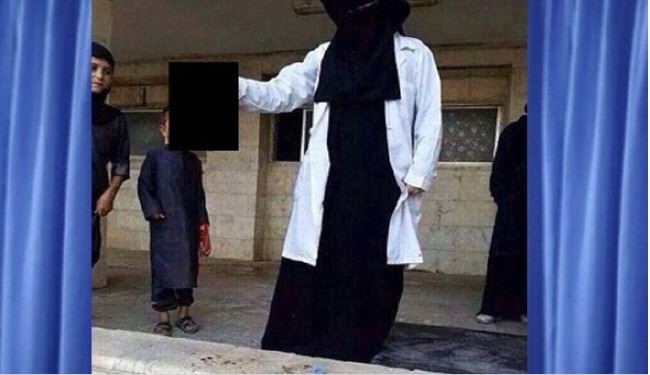 تصویری از سرِ بریده در دست پزشک زن داعشی