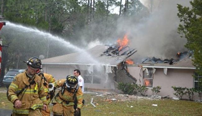 تحطم طائرة فوق منزل سكني في الولايات المتحدة