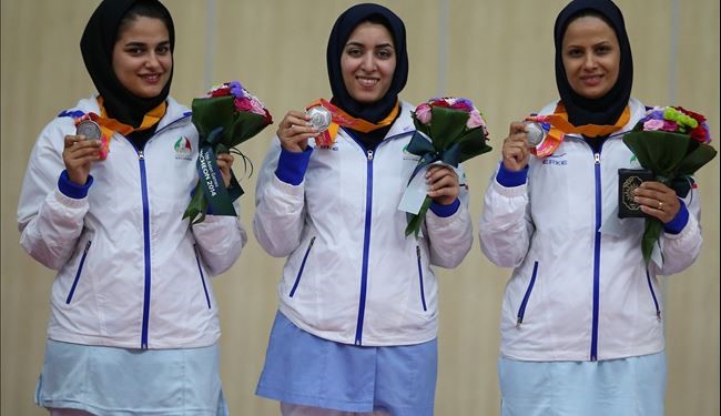 الرامية الايرانية نجمة خدماتي تمنح بلادها الذهبية الاولى