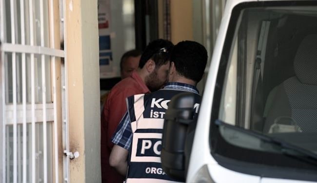توقيف 13 شرطياً تركياً في قضية 