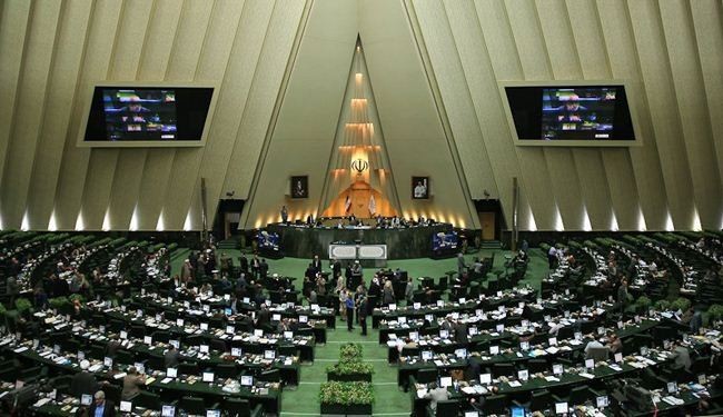 البرلمان الايراني يعلن دعمه لمواقف روحاني وينتقد خطاب كاميرون