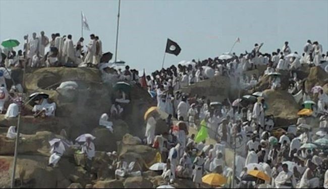 Pilgrim carries ISIL flag at Hajj rituals on Arafat Plain