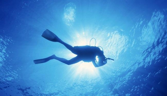 علماء يخترعون بلورة تسمح بالتنفس تحت الماء