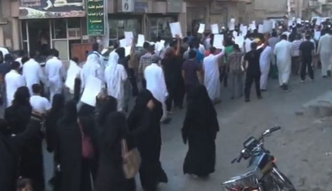 السعوديون يتظاهرون ضد الحكم باعدام الشيخ النمر