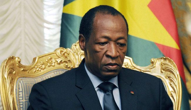 رئيس بوركينا فاسو يستقيل وقائد الجيش يتولى الرئاسة