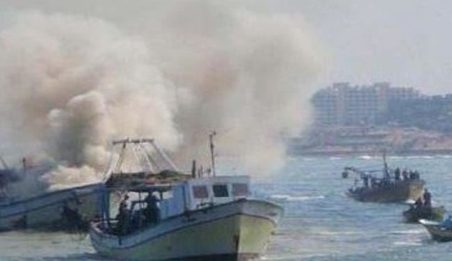 Israeli Navy Fires on Boats off Gaza: 2 Palestinians Injured, 4 Others Missing