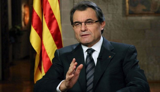 النيابة الاسبانية ستقاضي رئيس كاتالونيا بسبب الاستفتاء