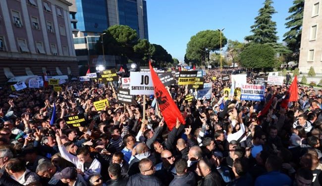 مسيرات احتجاجية في ألبانيا ضد تدابير التقشف القاسية