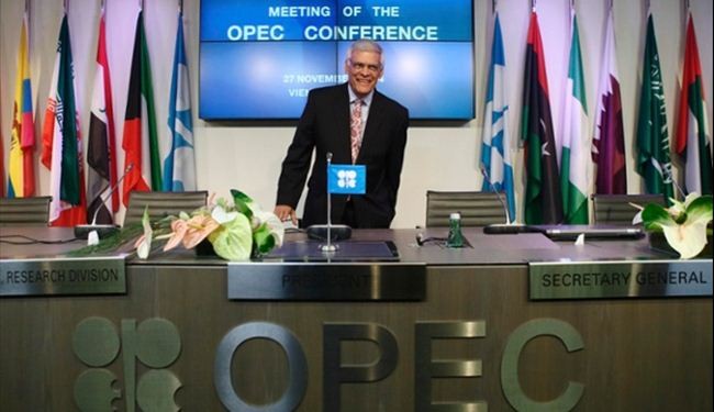 OPEC decides to keep oil output unchanged despite falling prices