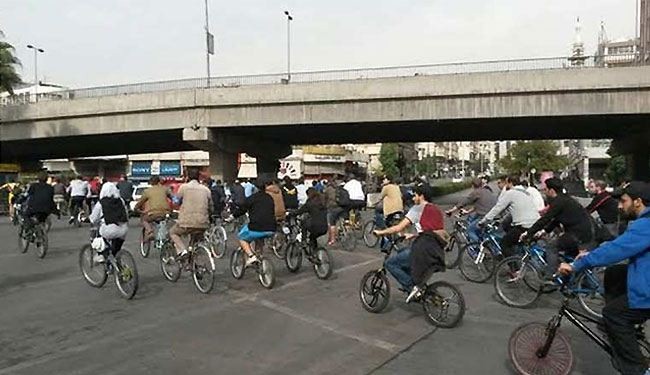 ركوب الدراجة أحد حلول الازدحام تزداد شعبيتها في دمشق
