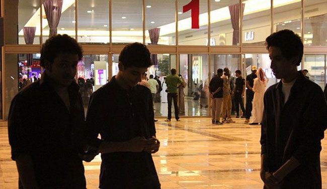 جدل سعودي حول منع الشباب العزاب من دخول الأسواق