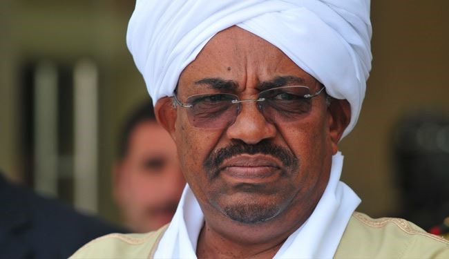 البشير يرحب بقرار المحكمة الجنائية الدولية وقف التحقيق بخصوص دارفور