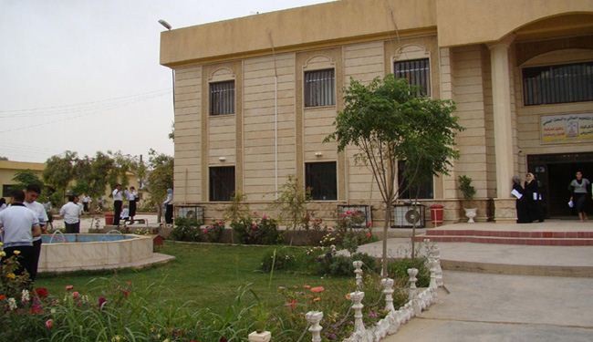 علم العراق يحول احتفالا لعراك بالايدي في جامعة كركوك ؟!!