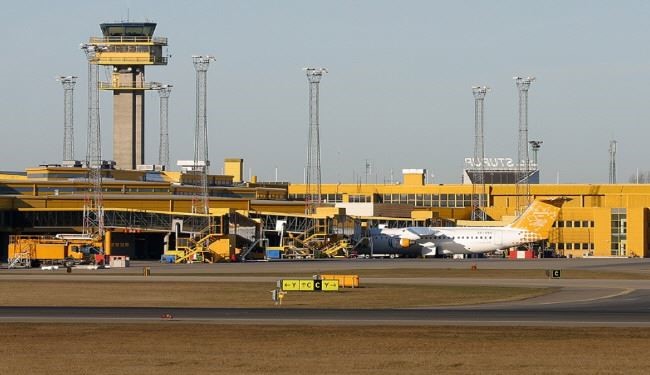 بازداشت 10 مسافر سوری هواپیمای مصری در سوئد