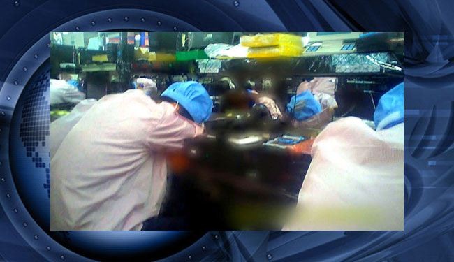 تصوير سري يظهر استغلال العمال في مصنع لمنتجات آبل الامريكية