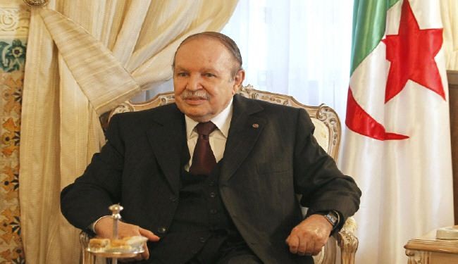 بوتفليقة يوقع قانون المالية لعام 2015