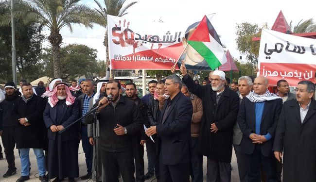 آلاف الفلسطينيين يتظاهرون في 