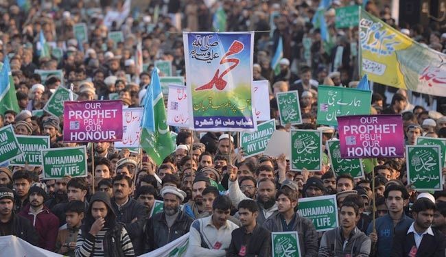 تظاهرات پاکستانی‌ها در اعتراض به توهین به پیامبر (ص)
