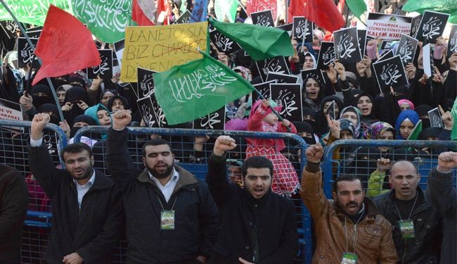تظاهرات احتجاجية على الرسوم المسيئة في تركيا وفلسطين