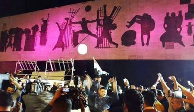 بالصور.. احتفالات ليلية في بغداد وشوارعها تعج بالحياة
