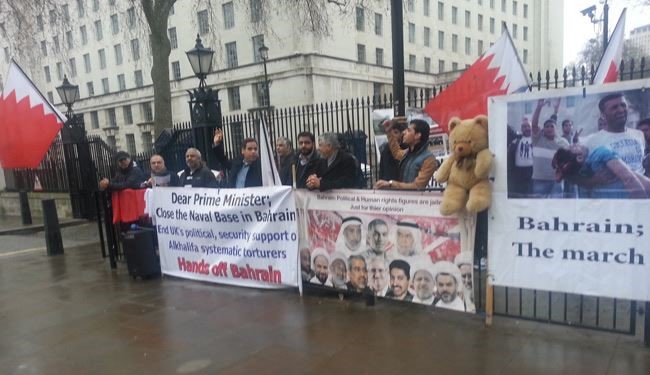 معتصمون يطالبون بريطانيا بوقف تدخلها في شؤون البحرين