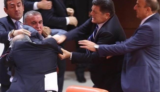 کتک کاری نمایندگان در پارلمان ترکیه