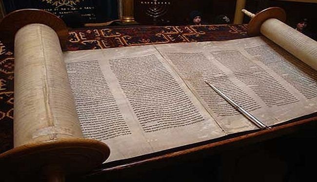 إيران: ضبط نسخة خطية قديمة من التوراة وتسليمها للطائفة اليهودية