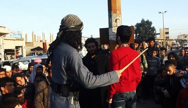 داعش يجلد سورياً لان زوجته لم ترتد النقاب
