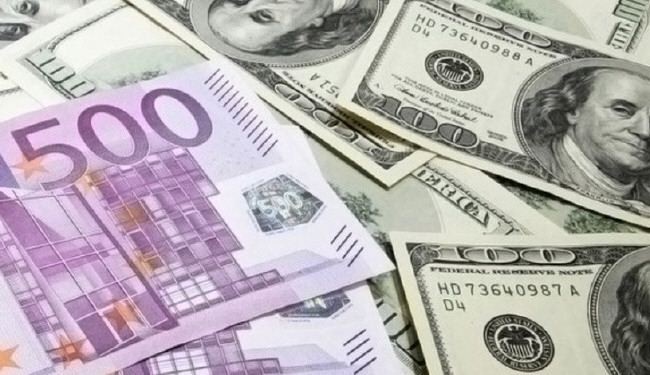 سعر صرف اليورو دون 1,10 دولارا للمرة الاولى منذ اكثر من 11 عاما