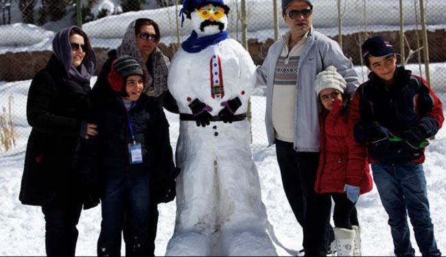 Iranians Take Part in Snowman Festival + Photos