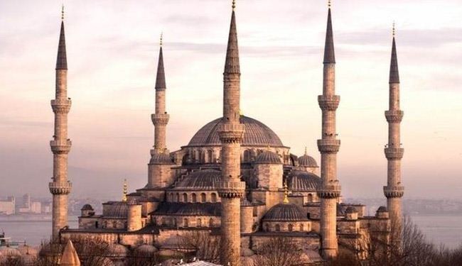 عالم بوذي يعتنق الإسلام بتركيا ويختار لنفسه اسم 