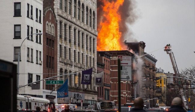 19 جريحا في نيويورك بانهيار ثلاثة مبان واندلاع حريق ضخم
