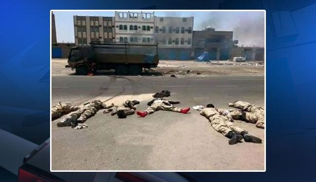اعدام جماعي لجنود وضباط على يد قوات هادي في شوارع عدن