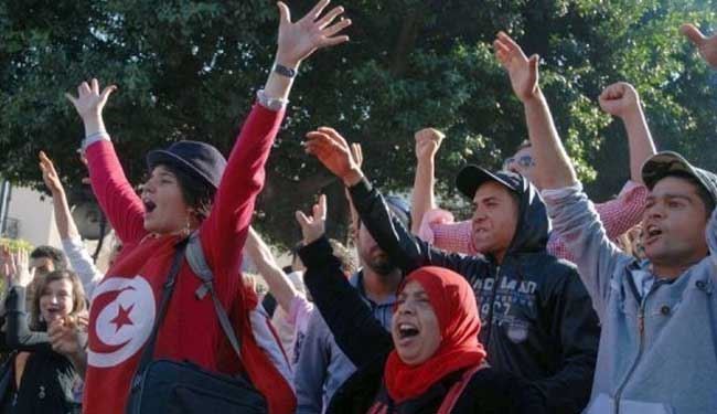 تجمع اعتراض آمیز تونسی ها مقابل سفارت سعودی