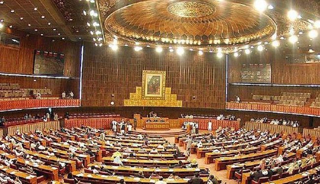 برلمان باكستان يصوت على التزام الحياد في نزاع اليمن