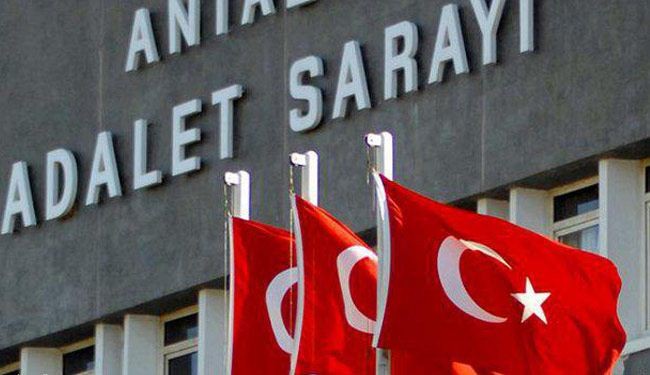 تركيا.. اتهام 17 عسكريا لاعتراضهم قافلة اسلحة متوجهة لسوريا