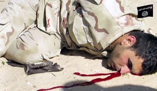 رمياً بالرصاص بالصور: داعش يعدم جندياً مصرياً في سيناء
