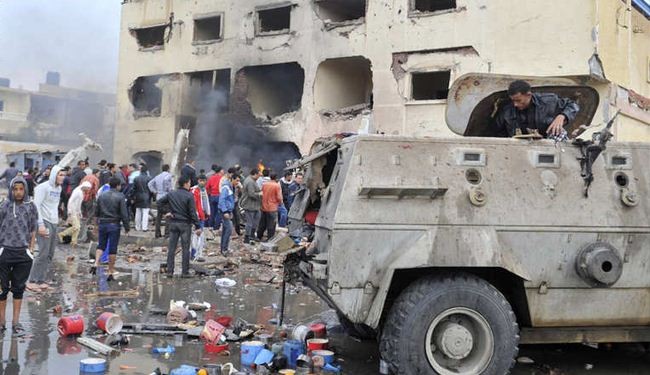 مقتل وإصابة عشرات الجنود والمدنيين بانفجارين شمال سيناء