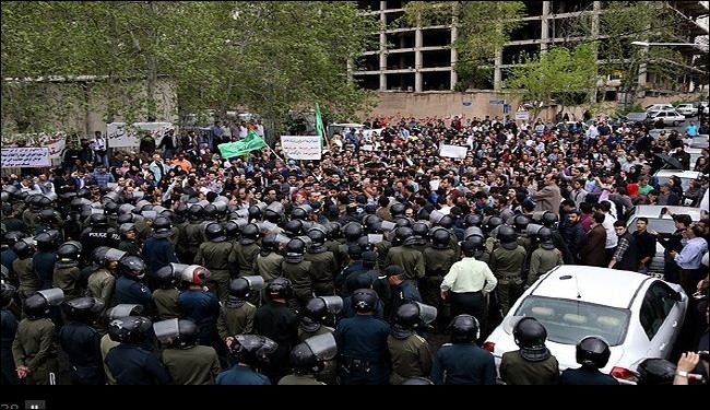 احتجاج ايراني على جريمة مطار جدة في صور