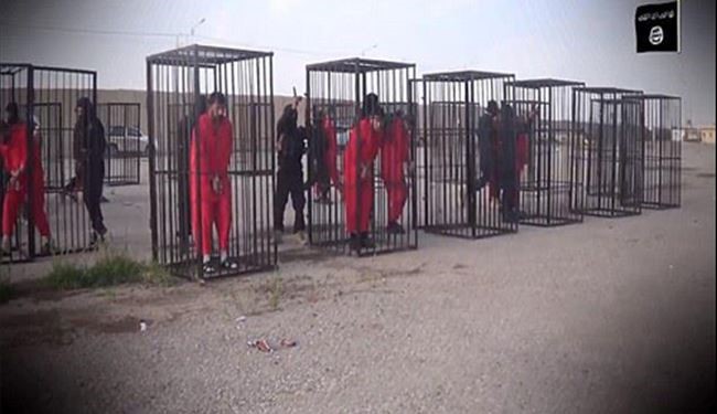 داعش سیگاری‌ها را در قفس حیوانات مجازات می کند + عکس