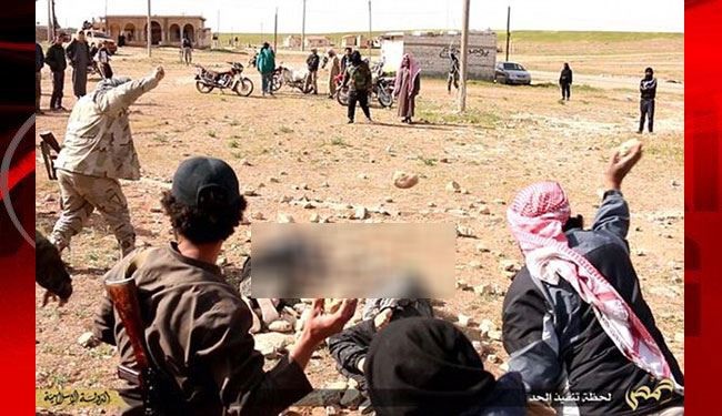 Look Behaviors of ISIS Evils Before Stoning to Death 2 Men + Pics and Video
