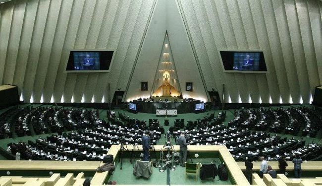 برلمان ايران يلزم الحكومة أخذ موافقته عن اي اتفاق نووي