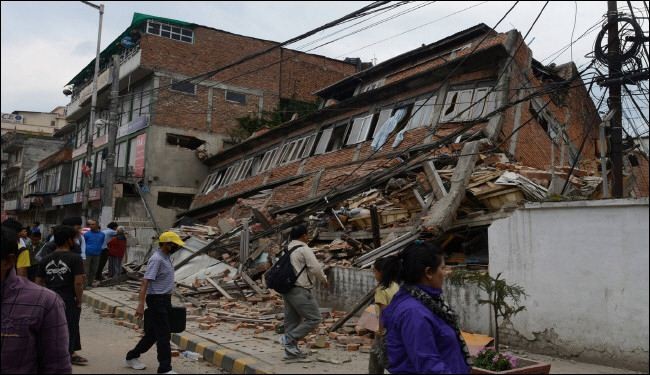 بالصور.. اكثر من4 الاف قتيل في زلزال النيبال