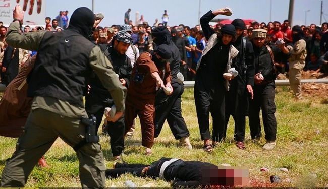 تصاویر؛ داعش دو جوان را در نینوا سنگسار کرد