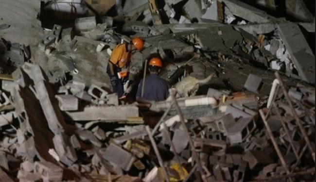 50 عاملا محتجزون تحت انقاض مبنى انهار في السعودية
