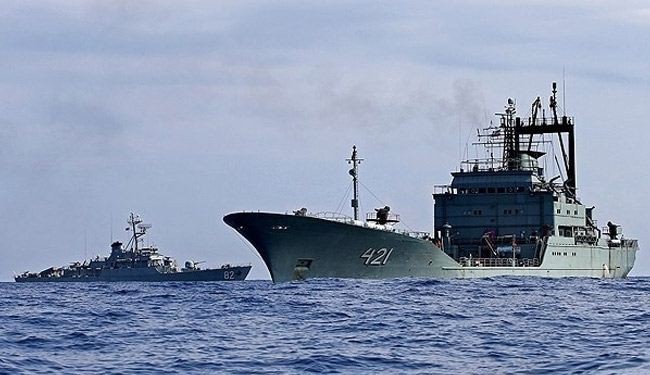 بحرية ايران توجه تحذيرات لسفينة وطائرات اميركية بخليج عدن