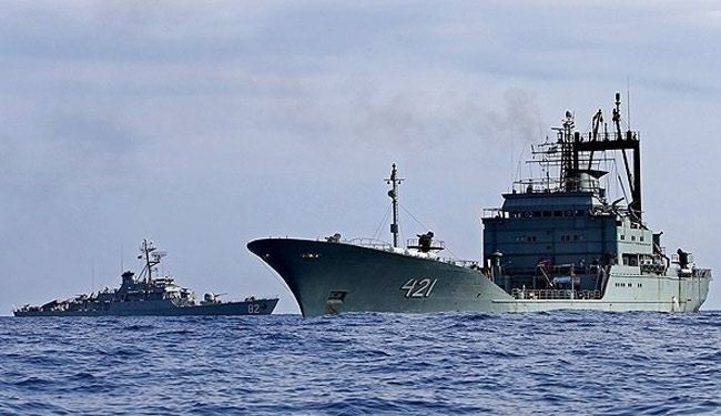 البحرية الايرانية في خليج عدن توجه تحذيرات لسفن اميركية وفرنسية