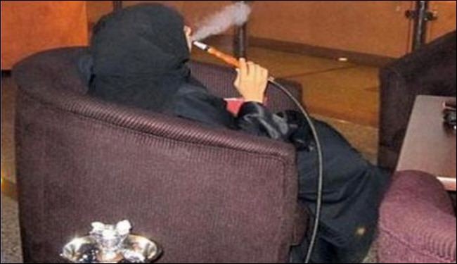 السعوديات أكثر تدخينا للارجيلة من الرجال!