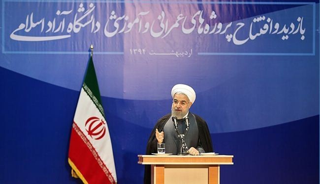 الرئیس روحاني يدشن مشاریع للأبحاث في جامعة طهران